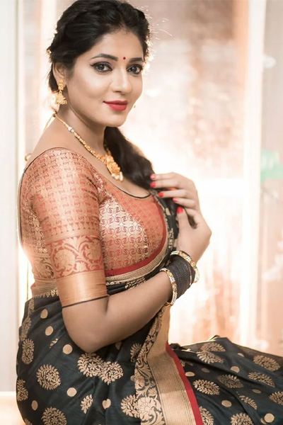 Puja Housewife Escorts in Kolkata