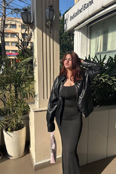 Esha Busty Escorts in Kolhapur