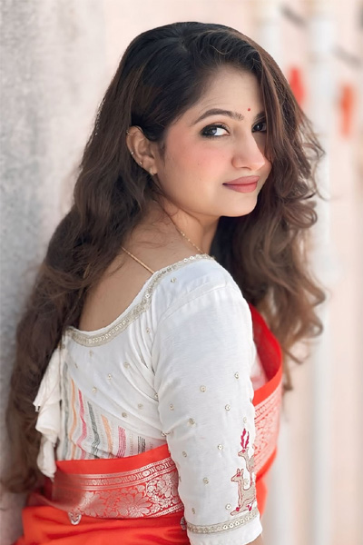 Manisha Busty Escorts in Hyderabad