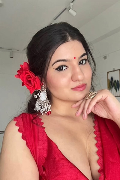 Roshni Escorts Showing Her Big Boobs