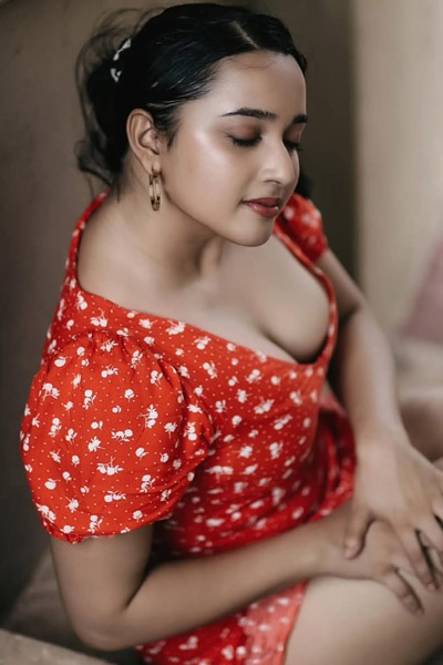 Aarushi Showing Her Big Boobs