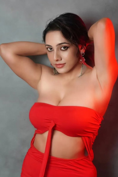 Chhaya Independent Escorts Showing Her Sexy Figure