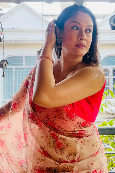 Diya-Housewife-Escorts