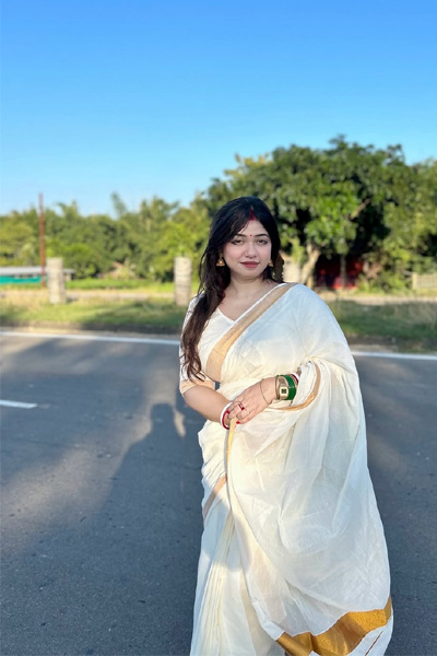 Sakshi Housewife Escorts in