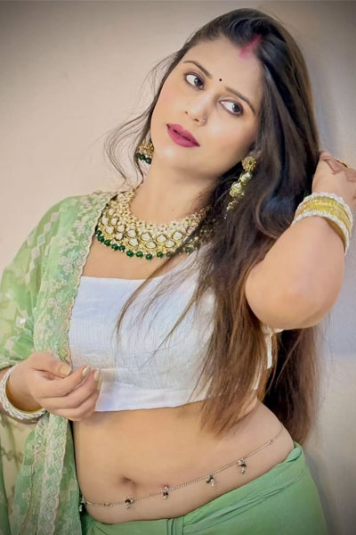 Yamini HouseWife Escorts Provide Best Services